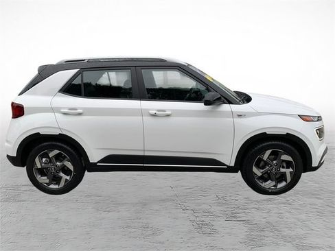 Certified 2023 Hyundai Venue Limited FWD image 2