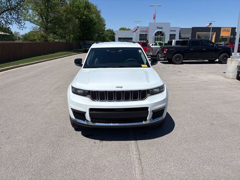 Used 2023 Jeep Grand Cherokee L Limited AWD/4WD image 8