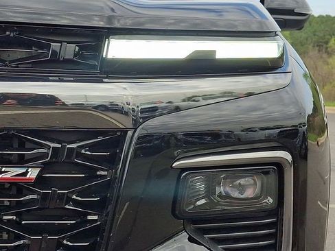 Certified 2025 Chevrolet Traverse Z71 w/ Driver Confidence Package AWD/4WD image 9