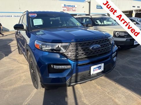Used 2022 Ford Explorer XLT w/ Equipment Group 202A image 3