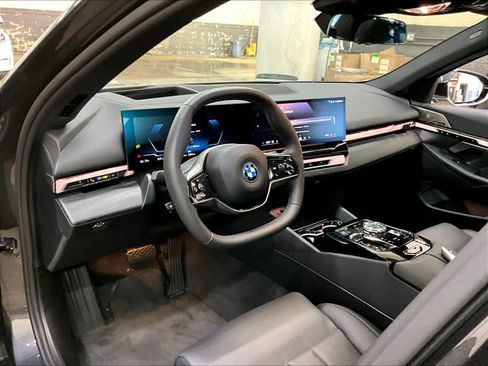 Used 2024 BMW i5 eDrive40i w/ Executive Package RWD image 16