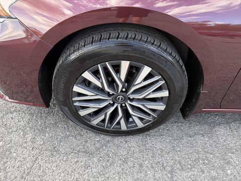 Used 2023 Nissan Altima 2.5 SV AWD/4WD image 11