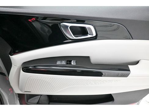 Used 2022 Kia Carnival SX Prestige image 17