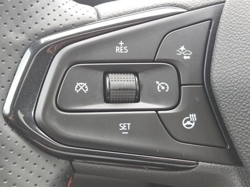 Used 2025 Chevrolet Trax RS w/ Sunroof Package FWD image 11