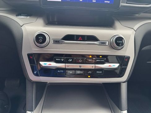 Used 2023 Ford Explorer XLT w/ Equipment Group 202A AWD/4WD image 17