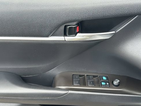 Used 2021 Toyota Camry LE FWD image 11