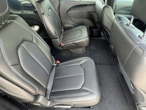 New 2026 Chrysler Pacifica Select w/ S Appearance Package FWD image 12