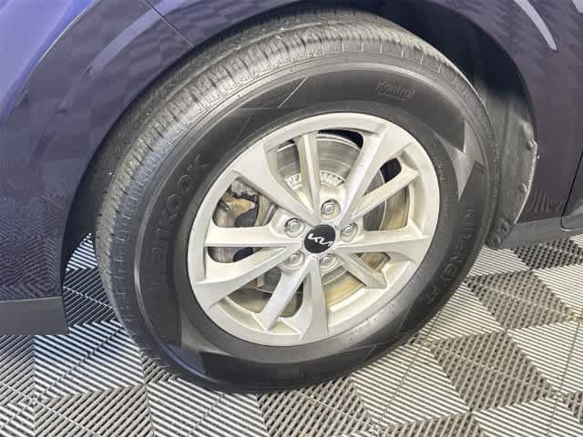Used 2022 Kia Carnival LX FWD image 10