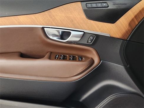 Used 2023 Volvo XC90 B6 Plus w/ Protection Package Premier image 22