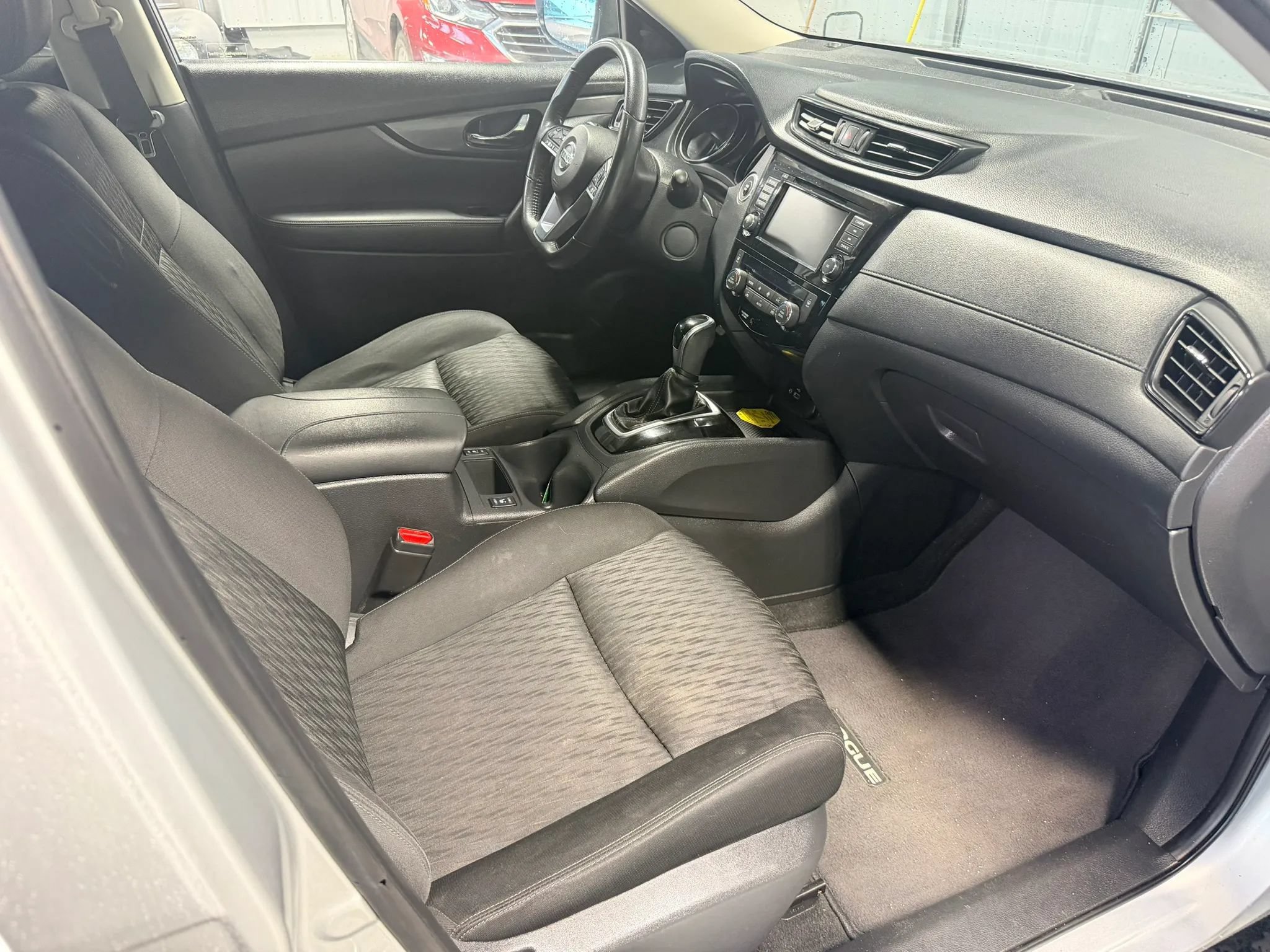 Used 2020 Nissan Rogue SV AWD/4WD image 11