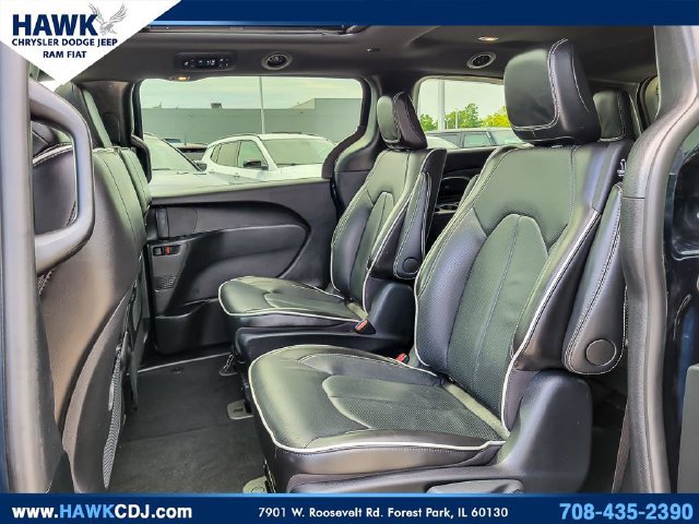Certified 2024 Chrysler Pacifica Premium FWD image 11