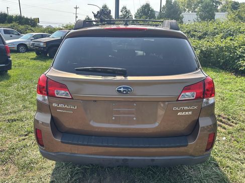 Used 2011 Subaru Outback 2.5i Limited AWD/4WD image 6
