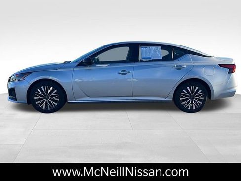 Used 2024 Nissan Altima 2.5 SV image 4