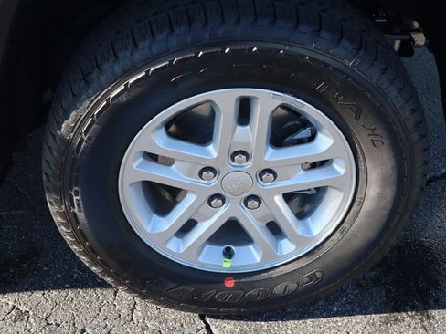 New 2025 Jeep Grand Cherokee Laredo image 24