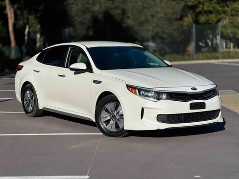 Used 2017 Kia Optima Premium w/ Hybrid Convenience Package FWD image 1