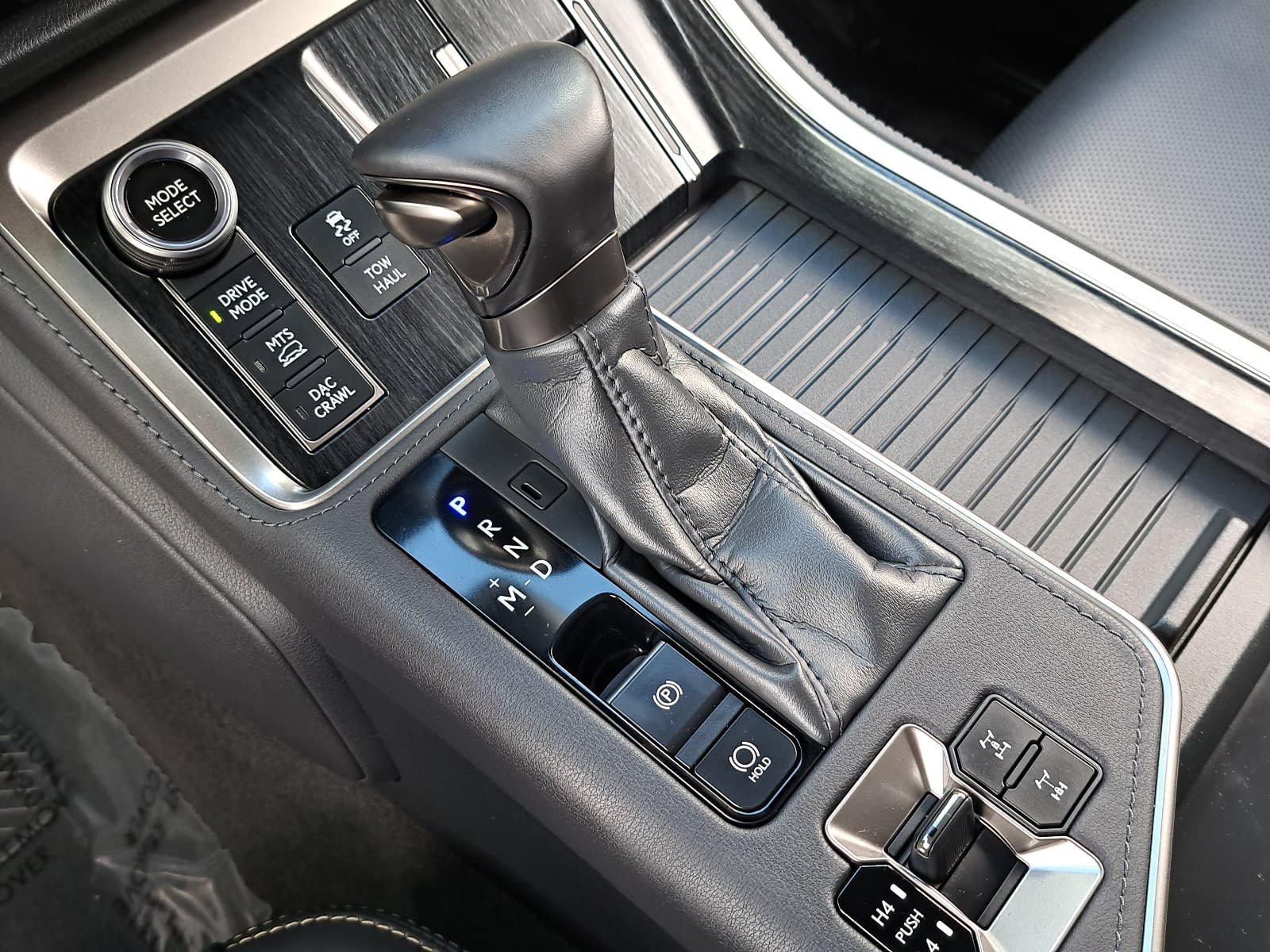 Used 2025 Lexus GX 550 w/ Accessory Package (32) AWD/4WD image 28