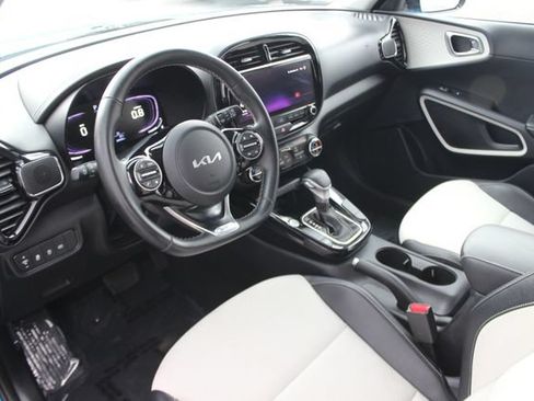 Used 2023 Kia Soul GT-Line FWD image 3