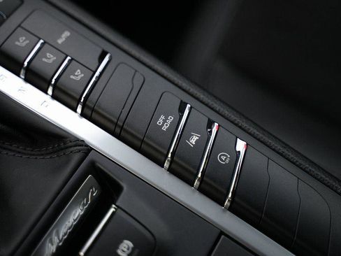 Used 2017 Porsche Macan AWD w/ Driver Memory Package image 51