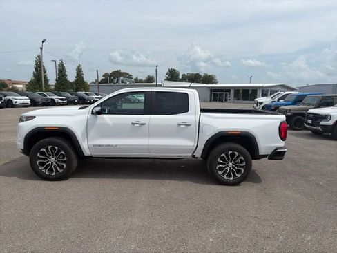 Used 2025 GMC Canyon Denali AWD/4WD image 3