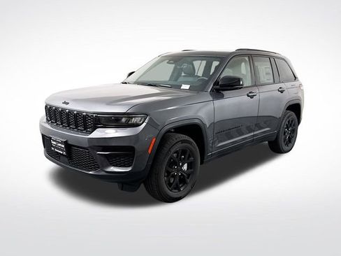 New 2025 Jeep Grand Cherokee Laredo image 3