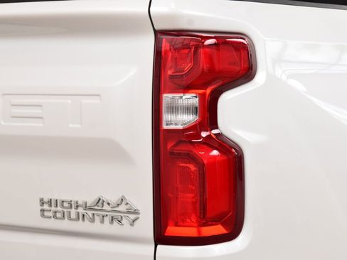 Used 2024 Chevrolet Silverado 1500 High Country w/ High Country Premium Package AWD/4WD image 19