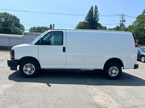 Used 2017 Chevrolet Express 2500 RWD image 2