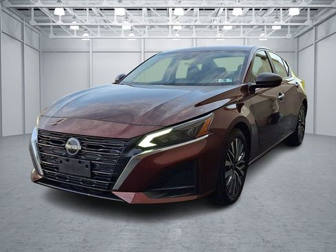 Used 2024 Nissan Altima 2.5 SV FWD image 3