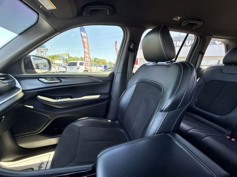 Used 2023 Jeep Grand Cherokee Altitude AWD/4WD image 31