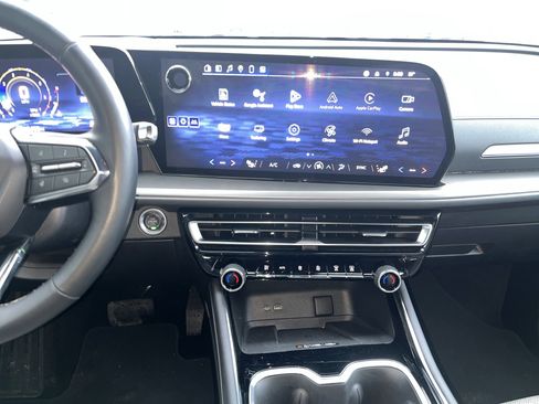 Used 2025 Chevrolet Traverse LT AWD/4WD image 21