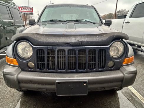 Used 2007 Jeep Liberty Sport image 2
