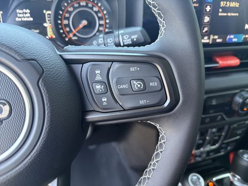 Used 2025 Jeep Wrangler Unlimited Rubicon AWD/4WD image 30