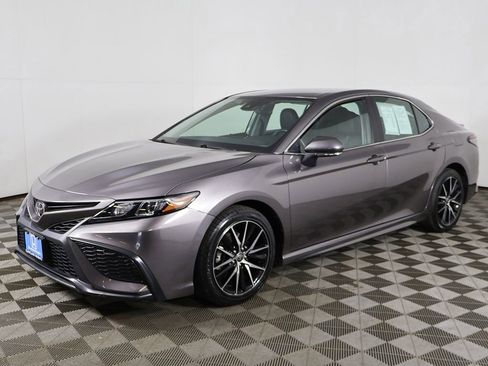 Used 2024 Toyota Camry SE FWD image 5