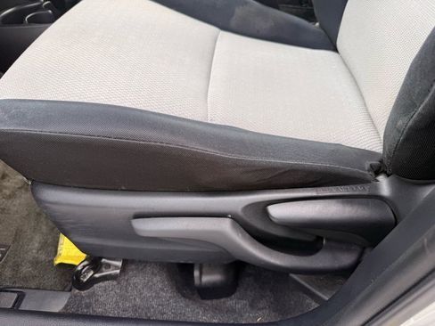 Used 2012 Toyota Yaris LE image 18