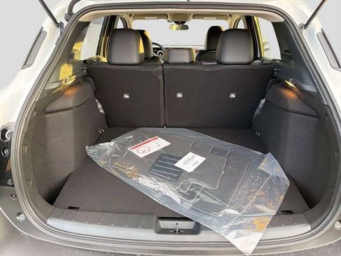 New 2026 Nissan Kicks SR w/ Cold Weather Package image 4