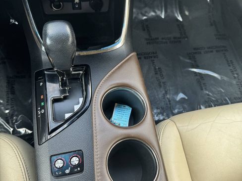 Used 2013 Toyota Avalon XLE Touring FWD image 37