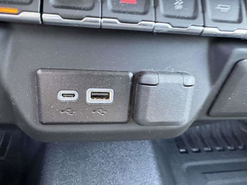 Used 2025 Chevrolet Silverado 1500 W/T image 30