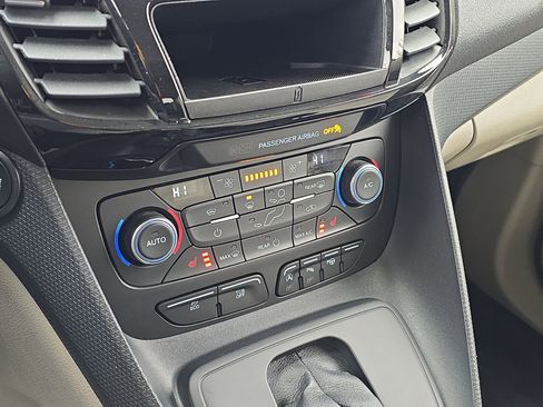 Used 2022 Ford Transit Connect Titanium w/ Trailer Tow Package image 18