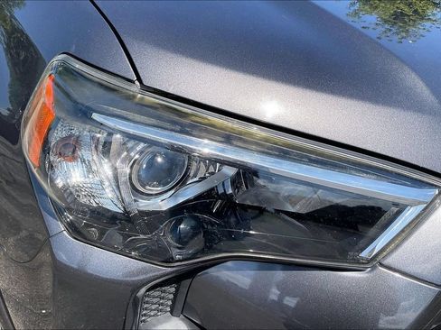 Used 2015 Toyota 4Runner SR5 AWD/4WD image 34