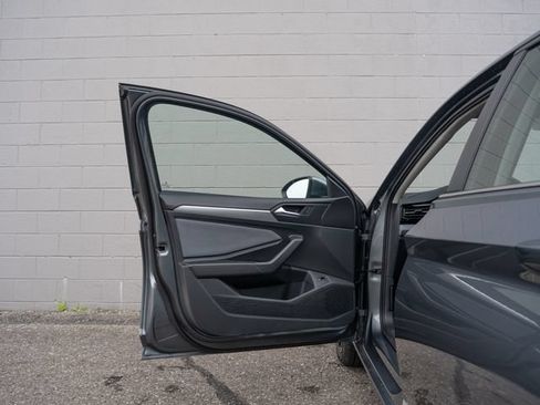 Used 2025 Volkswagen Jetta SE w/ Sunroof Package FWD image 14