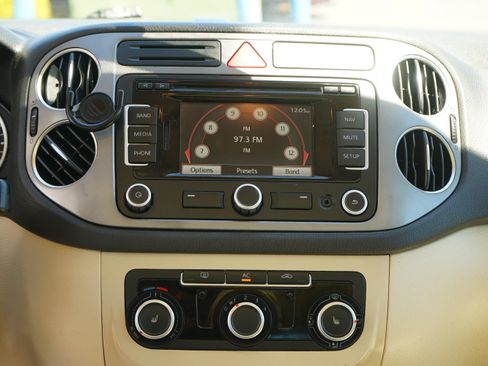 Used 2011 Volkswagen Tiguan S AWD/4WD image 17