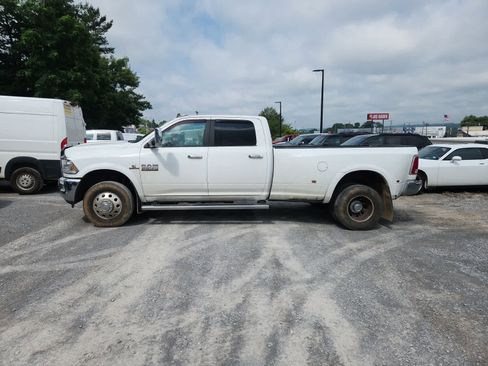 Used 2018 RAM 3500 Laramie AWD/4WD image 2