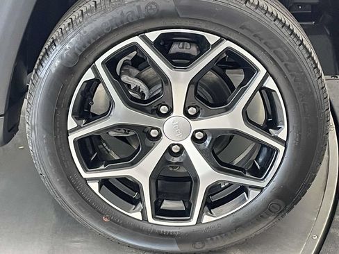 Used 2024 Jeep Compass Limited AWD/4WD image 12