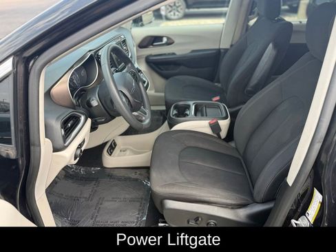 Used 2018 Chrysler Pacifica Touring Plus w/ Tire & Wheel Group FWD image 13