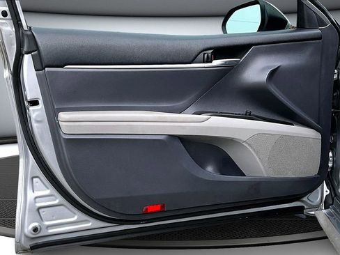 Used 2021 Toyota Camry LE image 18