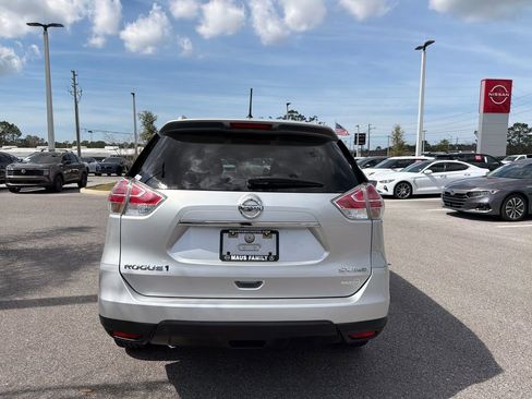 Used 2016 Nissan Rogue SV image 6