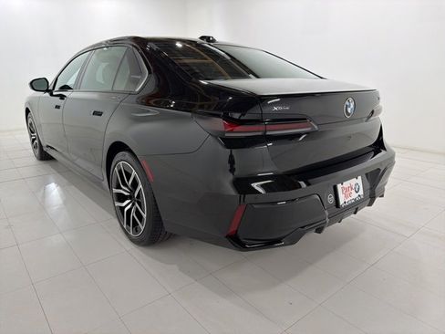 Used 2025 BMW 740i xDrive w/ Premium Package image 3