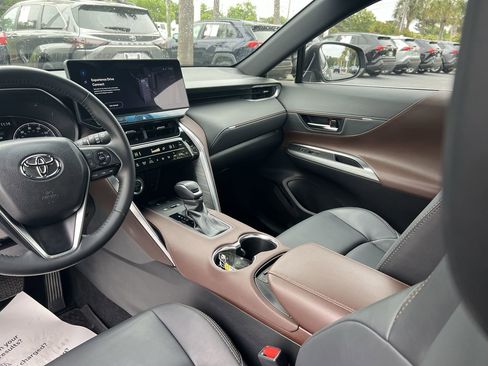 Used 2024 Toyota Venza XLE AWD/4WD image 30