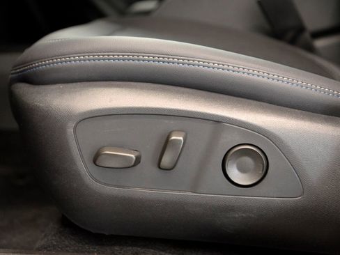 Used 2025 Chevrolet Equinox EV LT FWD image 16
