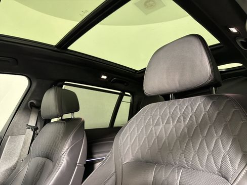 Used 2022 BMW X7 xDrive40i w/ M Sport Package AWD/4WD image 13