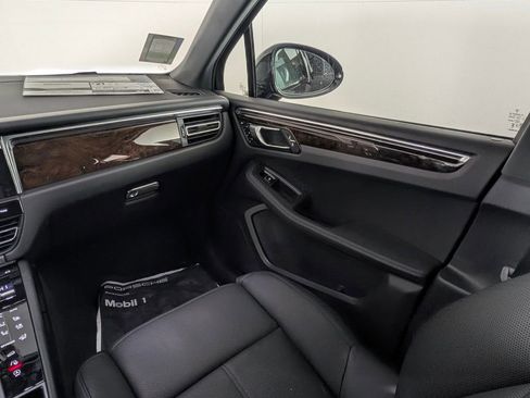 New 2026 Porsche Macan image 23